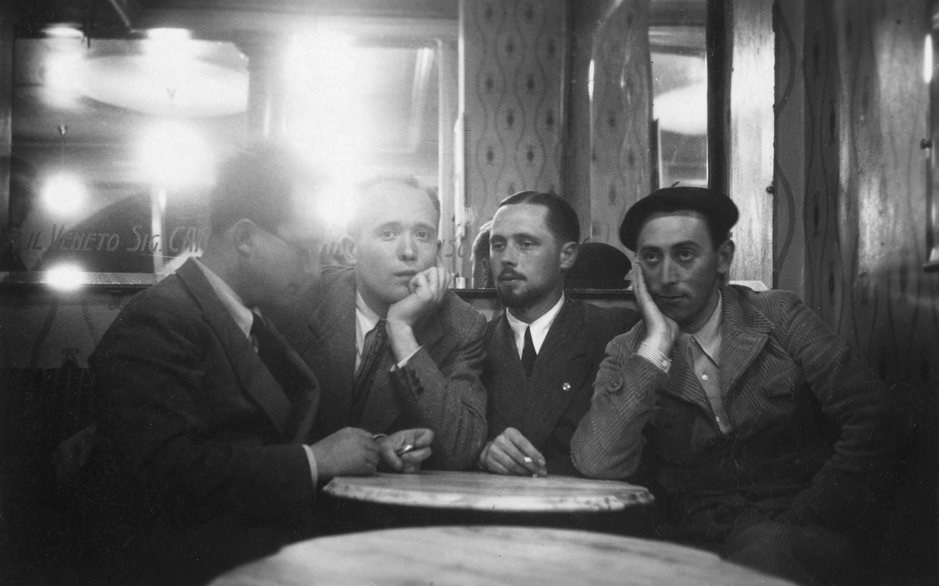Treviso, Giuseppe Mazzotti, Bepi Fini, Gino Borsato e Sante Cancian al Caffè Fabio, 1930 - archivio fotografico della Fondazione Mazzotti c/o FAST – Foto Archivio Storico Trevigiano della Provincia di Treviso